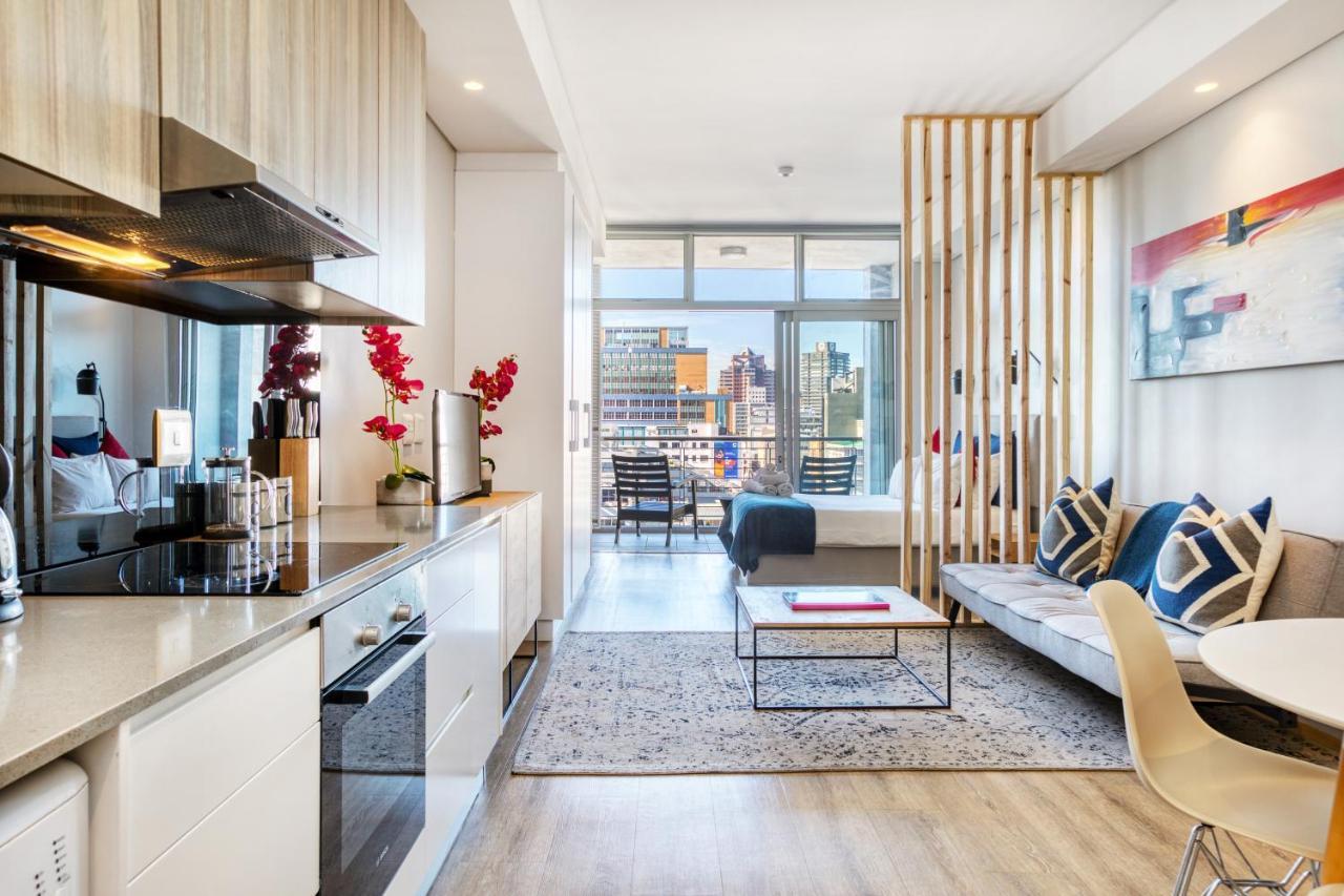 Backup-Powered Urban Sanctuary Near Table Mountain Appartement Kaapstad Buitenkant foto