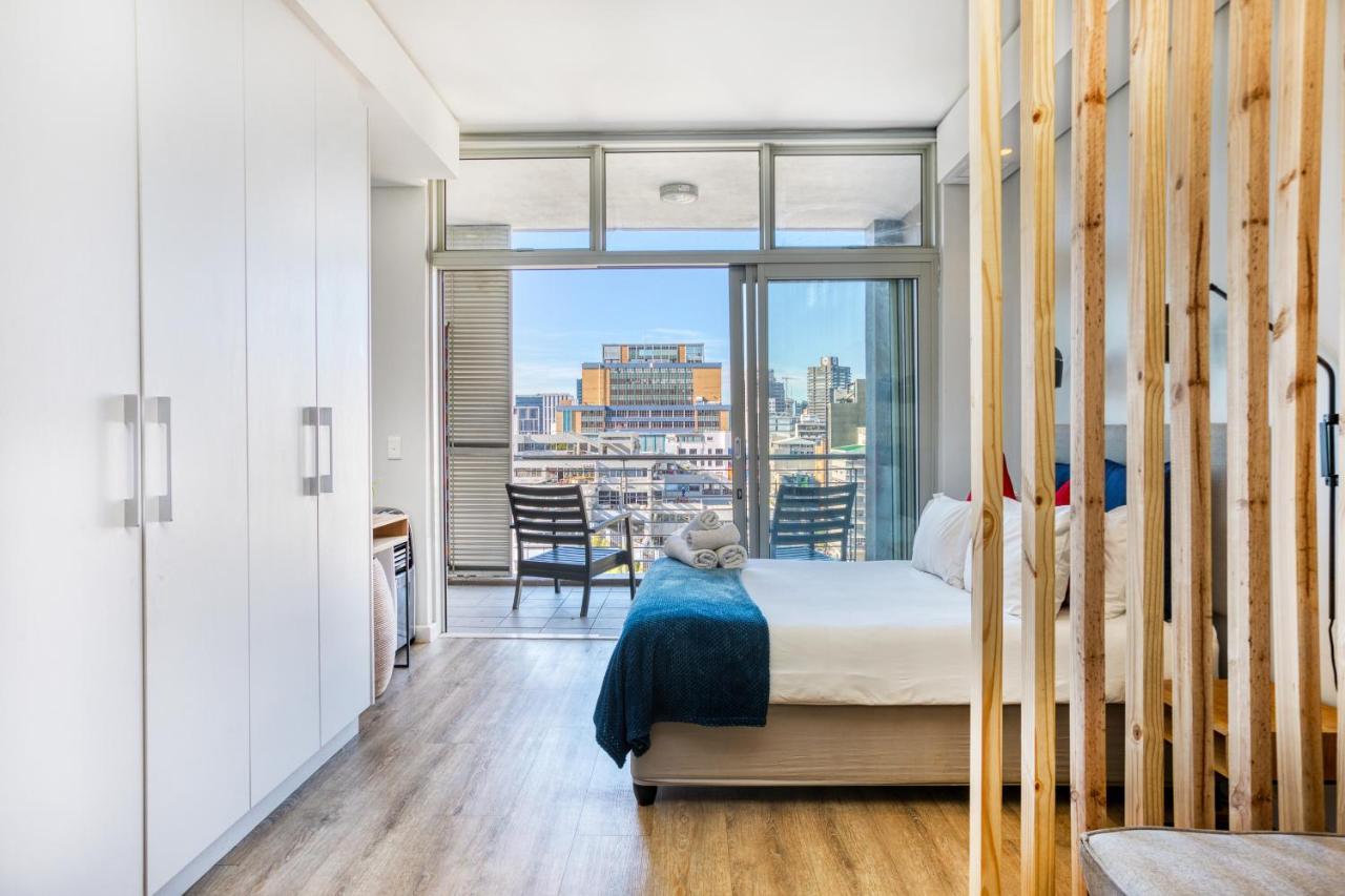 Backup-Powered Urban Sanctuary Near Table Mountain Appartement Kaapstad Buitenkant foto