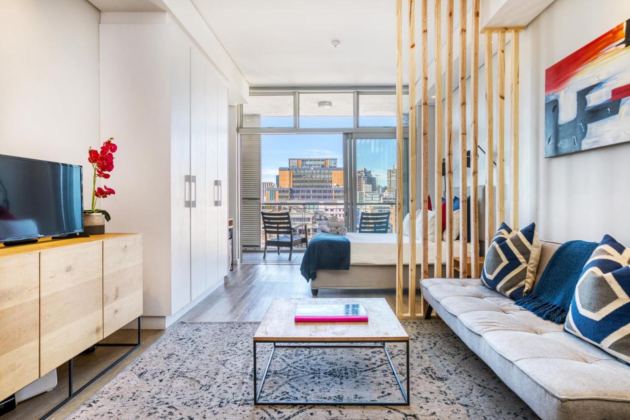 Backup-Powered Urban Sanctuary Near Table Mountain Appartement Kaapstad Buitenkant foto