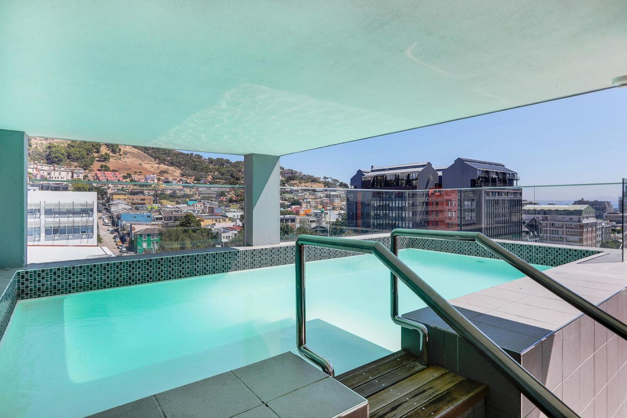 Backup-Powered Urban Sanctuary Near Table Mountain Appartement Kaapstad Buitenkant foto